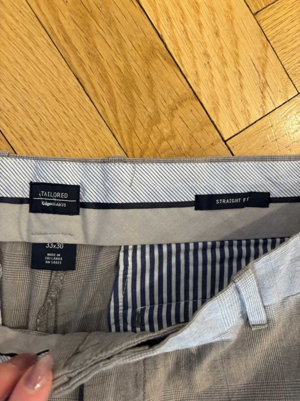 GAP Tailored Khakis in Straight Fit in gray plaid pattern - 33 x 30